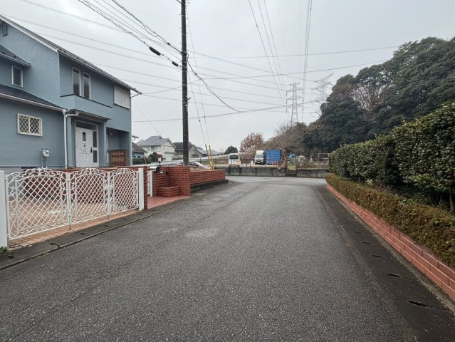 野田市西三ヶ尾　中古売戸建の前面道路含む現地写真