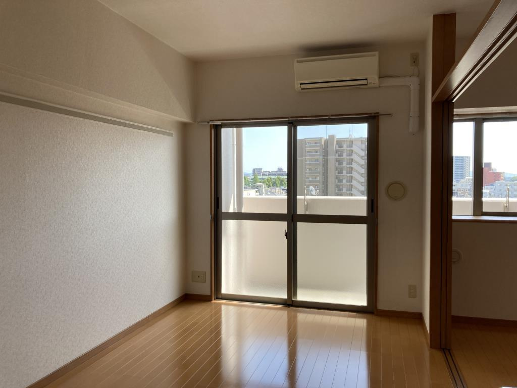 エクセレント東町の寝室|風通しも良い寝室です☆