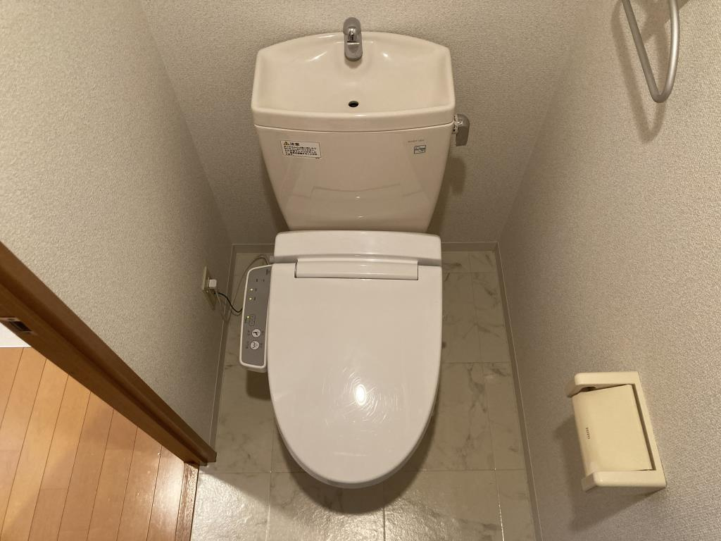 エクセレント東町のトイレ|嬉しい温水洗浄便座付き♪