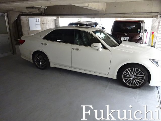 メゾンクボタの駐車場