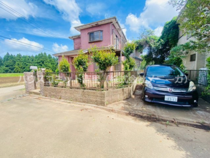 八街市砂　中古戸建の前面道路含む現地写真