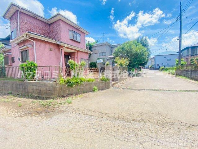 八街市砂　中古戸建の前面道路含む現地写真