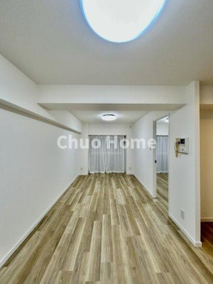 【居間・リビング】 | ニューライフマンション木場 | 【リビングダイニング】一日の中で多くの時間を過すことになるリビングダイニングだからこそ、いつも穏やかな空間であることが必然。爽やかな通風と採光を存分に感じる事が出来る空間です。