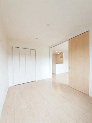 【内装】 | グローリー戸島Ⅰ | クローゼット付きのお部屋です