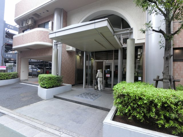 ベイステート安間のエントランス