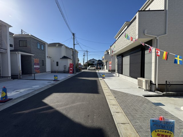 松戸市栄町８丁目新築戸建【旭町小学校：5分】の前面道路含む現地写真|南側前面道路