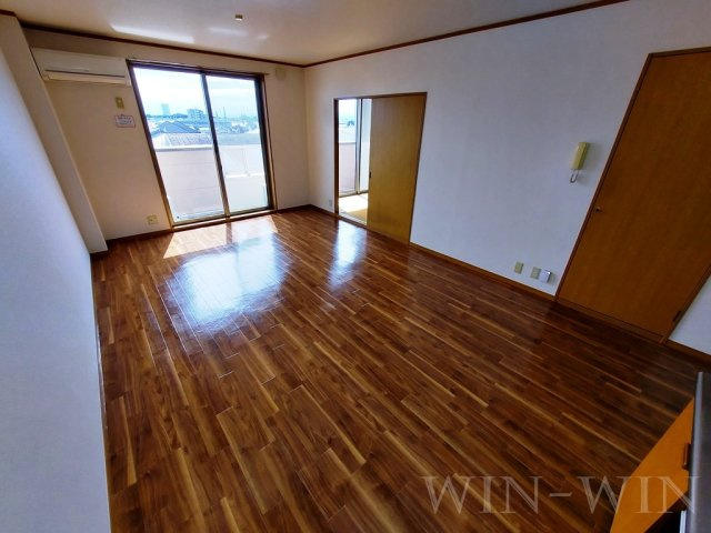 メゾンソレイユの居間・リビング