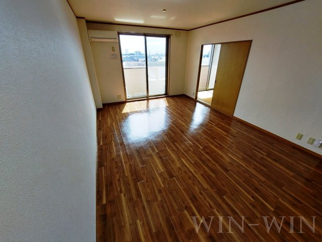 メゾンソレイユの居間・リビング