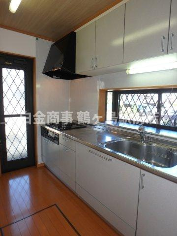 坂戸市にっさい花みず木中古戸建のキッチン