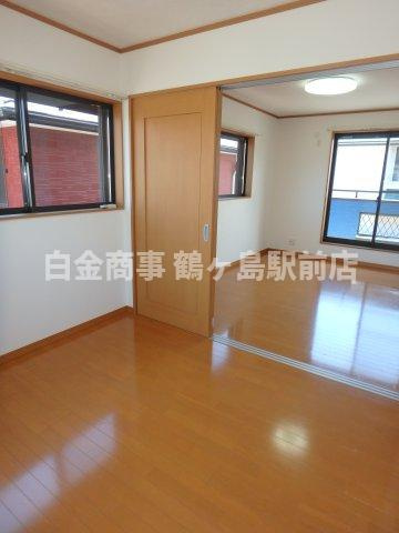 坂戸市にっさい花みず木中古戸建の洋室