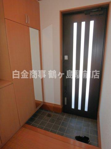 坂戸市にっさい花みず木中古戸建の玄関