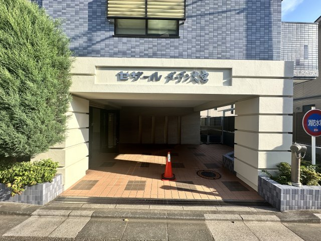 セザールガーデン大宮のエントランス|大規模修繕工事が終わったばかりです♪