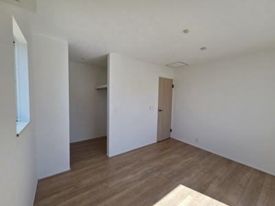 【洋室】 | 小倉台２丁目　新築戸建 | 南向きで陽当り・通風良好です。