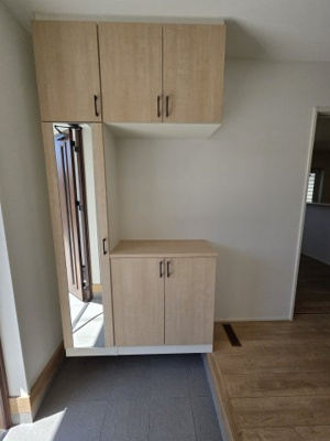 【玄関】 | 小倉台２丁目　新築戸建 | シューズボックスにはご家族分の靴が収納できます。