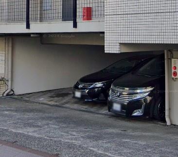 レジデンスタカヤマの駐車場