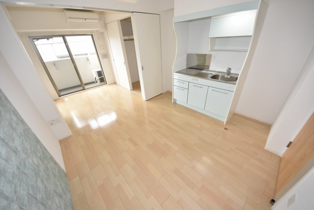 セレニテ本町ルフレの居間・リビング