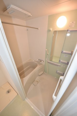 セレニテ本町ルフレの浴室