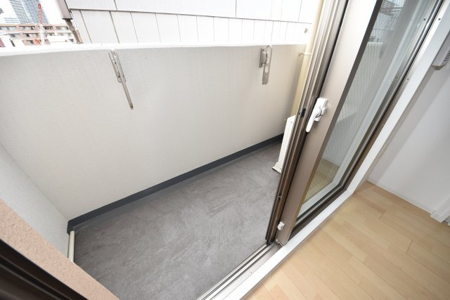 セレニテ本町ルフレのバルコニー