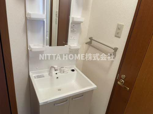 グランシードの洗面所|シャワー付き洗面台で身支度はバッチリ◎