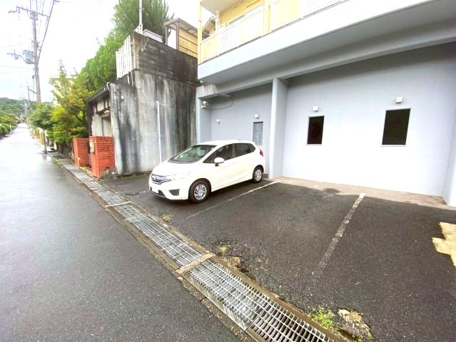 フルハウスの駐車場