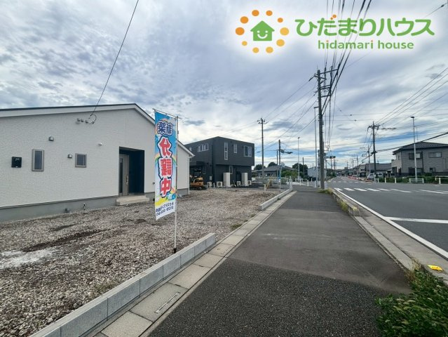 鴻巣市広田　第4　新築一戸建て　クレイドルガーデン　01の前面道路含む現地写真|スーパー・コンビニが徒歩圏内にあり、お買い物に便利な立地です(^^)/
