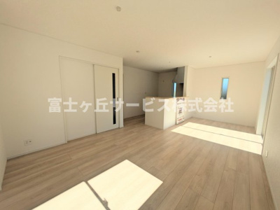 【居間・リビング】 | 磐田市高木 2期 新築一戸建て | リビングダイニングです