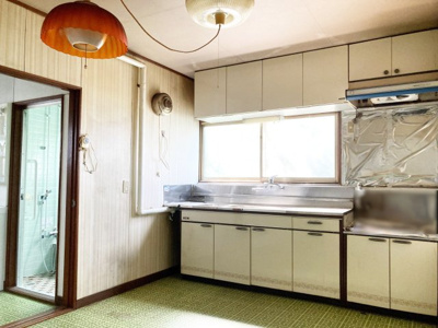 【キッチン】 | 西区福井2丁目　戸建 | 1階キッチンは広々スペースで使いやすい間取り♪