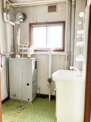 【脱衣所】 | 西区福井2丁目　戸建 | 広々ユーティリティ♪