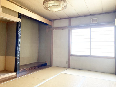 【和室】 | 西区福井2丁目　戸建 | 大きな採光・7.5帖の広めの和室♪