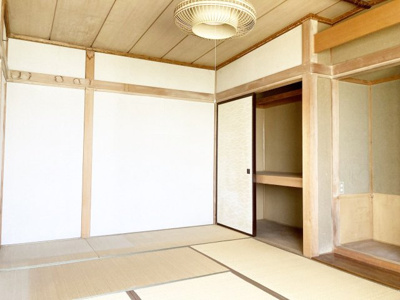 【和室】 | 西区福井2丁目　戸建 | 押し入れもあり収納便利です♪