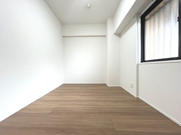 スペリア名南コンフォートの洋室|広さのある洋室はベッドやデスクなどをゆったりと配置できます。ライフスタイルの変化に合わせてフレキシブルに使える空間です。