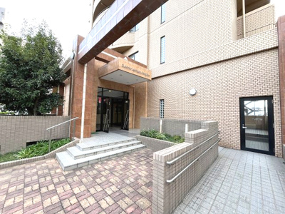  | スペリア名南コンフォート | エントランスにはスロープも完備されており、ベビーカーや車椅子の方もスムーズに移動できます。全ての方に優しいユニバーサルデザインです。