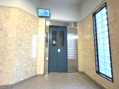 【設備】 | スペリア名南コンフォート | 安全性と快適性を追求したエレベーター。各フロアへのアクセスもスムーズで、日々の移動をサポートします。