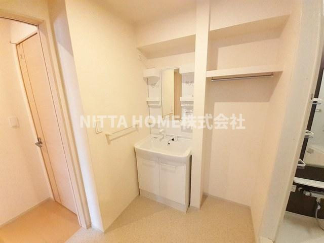 ウィズ・ユーＣの洗面所|シャワー付きの洗面台朝の準備も楽々です★