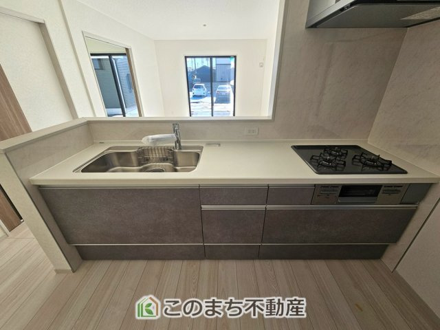 いろどりアイタウン栃木市平柳町3丁目22-P2の設備|人気のカウンターキッチンになっているので家族とコミュニケーションを取りながらでも家事をこなせます！