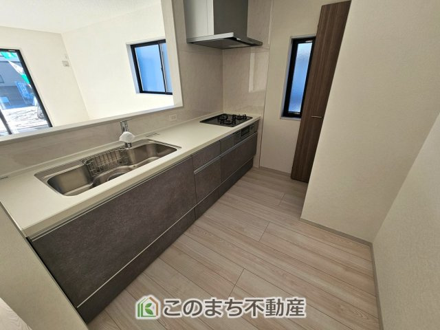 いろどりアイタウン栃木市平柳町3丁目22-P2のキッチン|人気の対面式キッチン☆料理をしながらご家族とコミュニケーションが取れます♪
