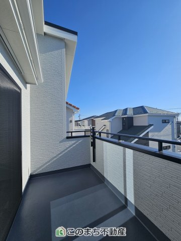 いろどりアイタウン栃木市平柳町3丁目22-P2のバルコニー|南向きの大型バルコニーは陽当り良好で、たっぷりのお洗濯物もよく乾きます！