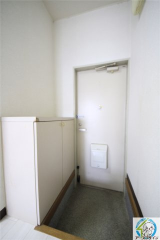 プラザ朝霧の玄関|※類似部屋