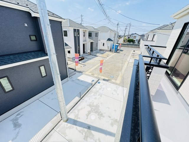 松戸市栄町８丁目新築戸建【旭町小学校：5分】の展望|バルコニーより南側眺望・南側駐車スペースで日当たり良好♪