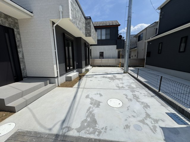 松戸市栄町８丁目新築戸建【旭町小学校：5分】の駐車場|G号棟駐車スペース・縦列2台駐車可