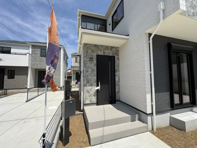 松戸市栄町８丁目新築戸建【旭町小学校：5分】のエントランス|エントランス・玄関ポーチ