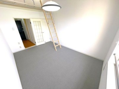 【居間・リビング】 | ハイエスト浜田町　206 | 西　洋室６．５帖