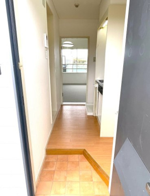 【玄関】 | ハイエスト浜田町　206