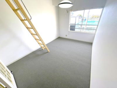 【居間・リビング】 | ハイエスト浜田町　206 | ※内観写真は反転タイプ203号（2022.10）撮影分代用・準備中
西　洋室６．５帖