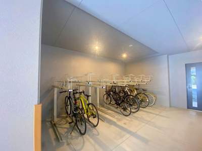 【その他共用部分】 | NSP　BUILDING　HEIWAODORI | 駐輪場は屋根付きですので雨の日も困りません