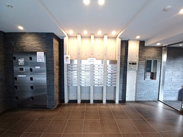 スパシエ大森エセンザのエントランス