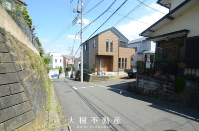 【前面道路含む現地写真】 | 海老名市国分南4丁目 新築戸建て 全1棟【仲介手数料無料】 | ※令和7年9月上旬に撮影