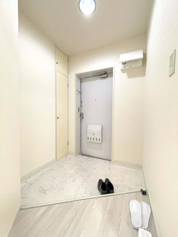 ジュネシオン・サカエの玄関