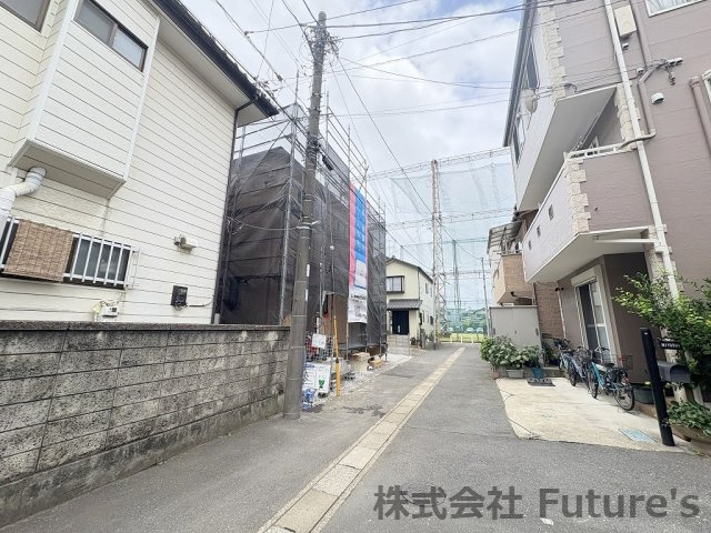 三郷市戸ケ崎2丁目　新築戸建　全1棟の前面道路含む現地写真|前面道路含む現地写真です。