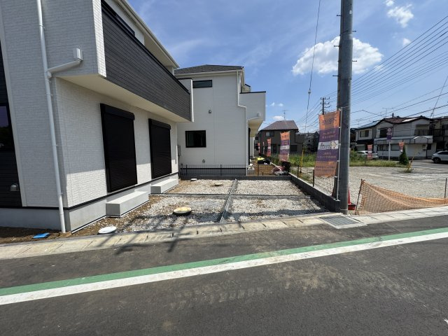 松戸市栄町８丁目新築戸建【旭町小学校：5分】の駐車場|H号棟駐車スペース・並列2台駐車可